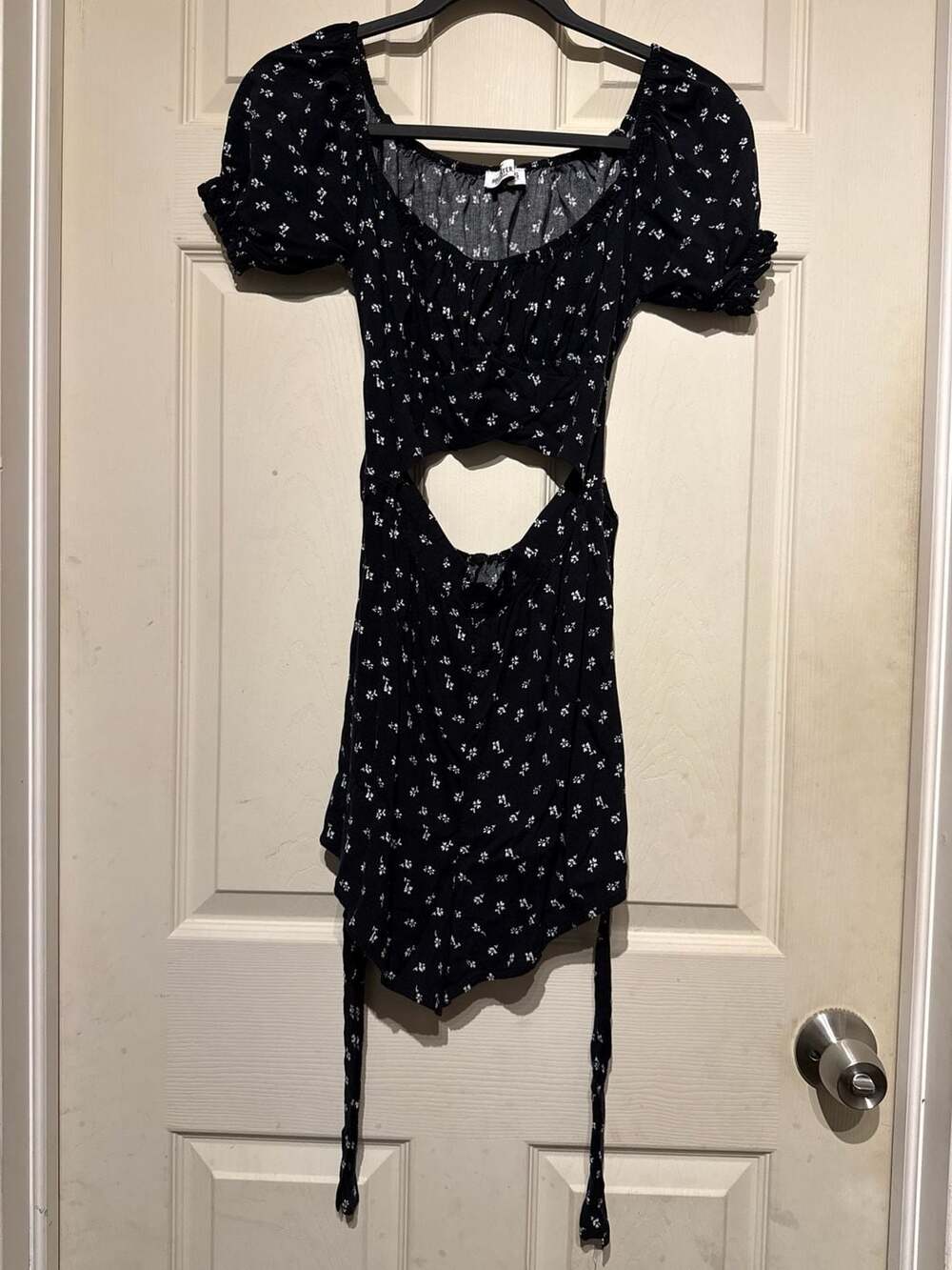 Hollister puff sleeve cutout...
